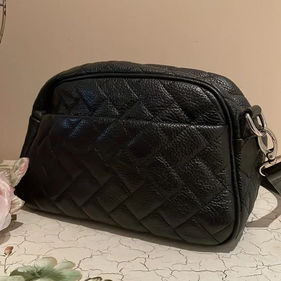 SANTA BARBARA Polo & Racquet Club Genuine Leather Quilted Crossbody Bag - Picture 3 of 6